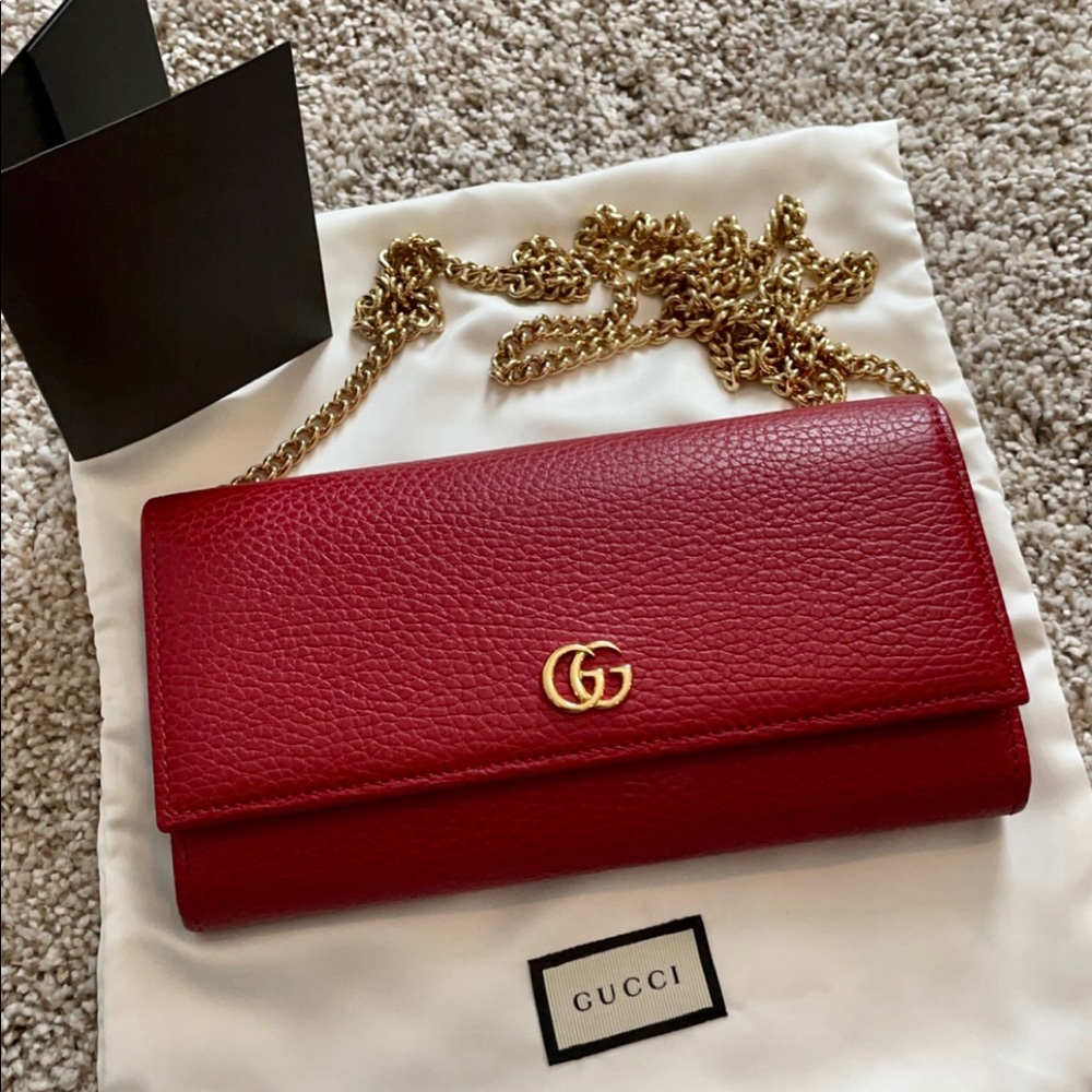 LIKE NEW, authentic, red leather Gucci calfskin GG Marmont purse